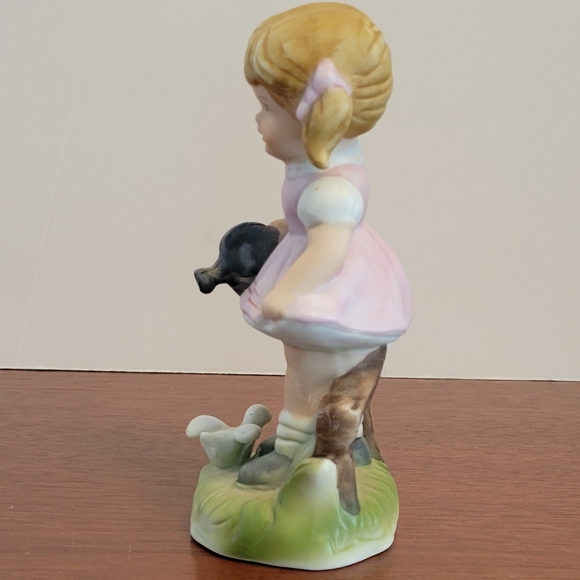 Vintage Girl With Watering Can Porcelain Figurine - Picture 2 of 6
